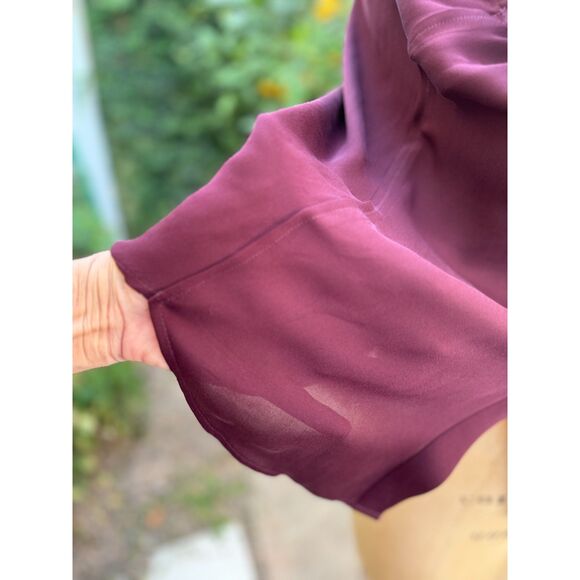 J. Crew 100% Silk Burgundy Red Classic Sleeveless Button Down Blouse Top Size 8 - Picture 5 of 7